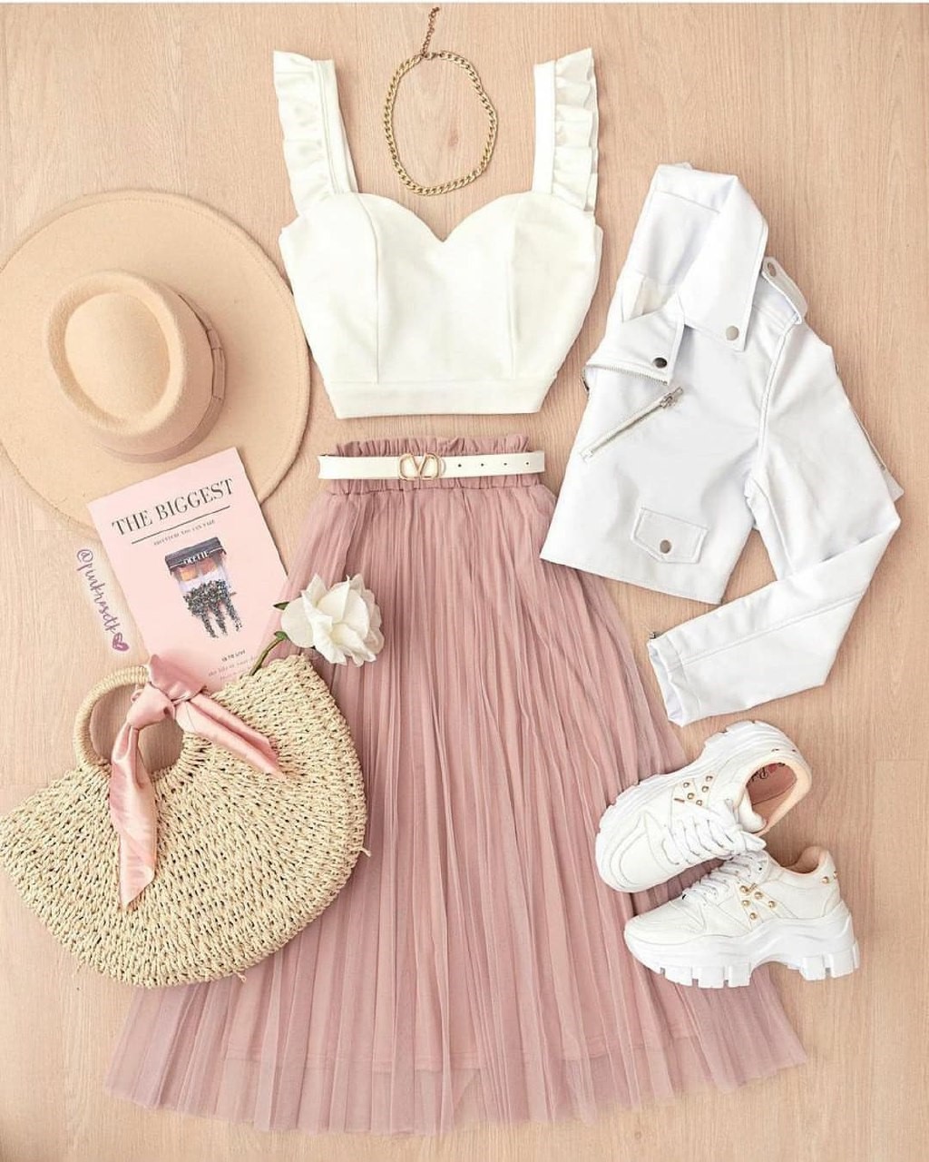 راهنمای انتخاب مدل مانتو دخترانه برای جشن دانشآموختگی راهنمای انتخاب مدل مانتو دخترانه برای جشن دانشآموختگی