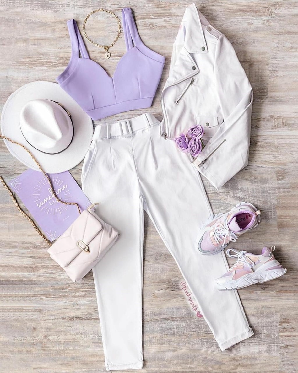 راهنمای انتخاب مدل مانتو دخترانه برای جشن دانشآموختگی راهنمای انتخاب مدل مانتو دخترانه برای جشن دانشآموختگی