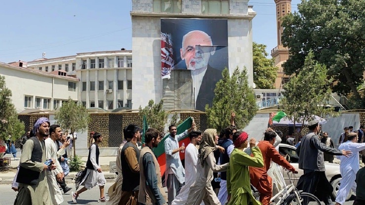 تصاویر| تظاهرات زنان افغان با پرچم ملی افغانستان