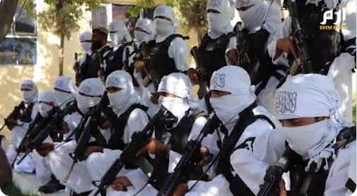 عکس| اولین رژه طالبان با سلاح‌های آمریکایی!