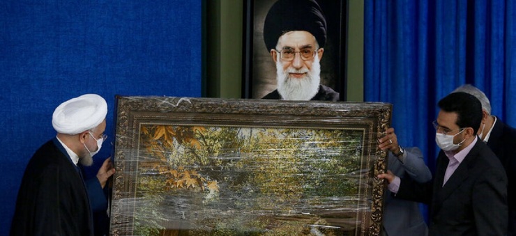 تصاویر| یک هدیه برای روحانی در آخرین روزهای دولتش