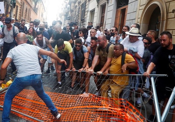 تظاهرات علیه گذرنامه‌های بهداشتی کرونایی در ایتالیا