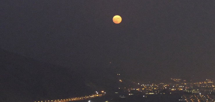 تصاویر| پدیده ماه آبی در شیراز