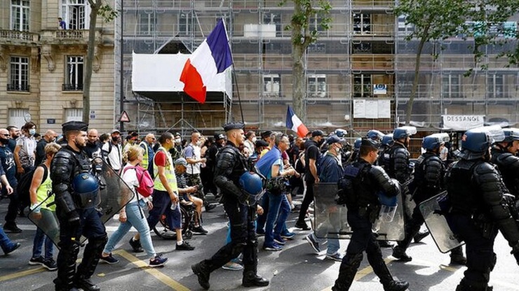 اعتراضات در سراسر فرانسه علیه محدودیت‌های کرونایی