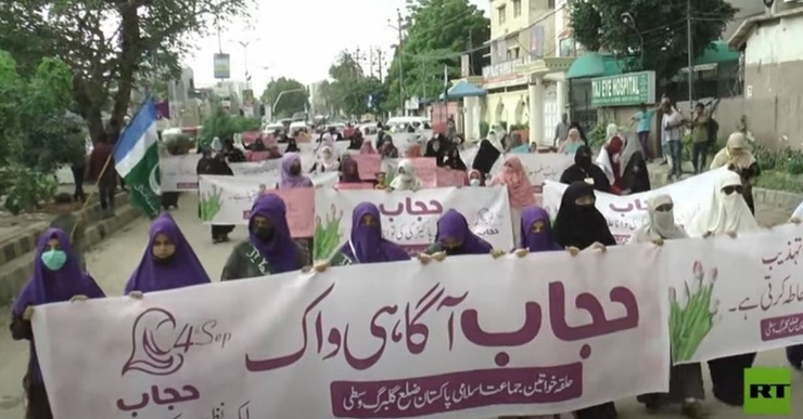 فیلم| تظاهرات زنان پاکستانی در حمایت از حجاب اجباری