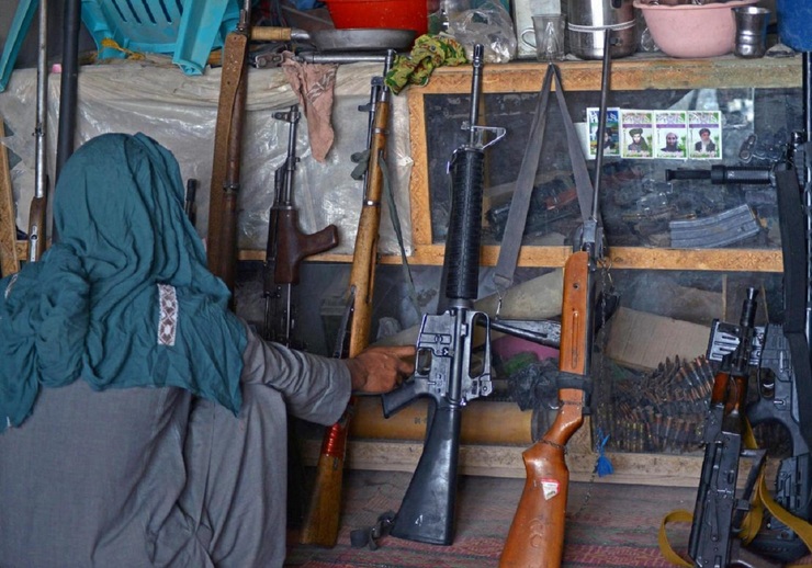 فیلم| رونق فروش سلاح در افغانستان