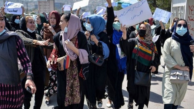 تظاهرات علیه طالبان و پاکستان در افغانستان/ تیراندازی سنگین طالبان برای متفرق کردن معترضان