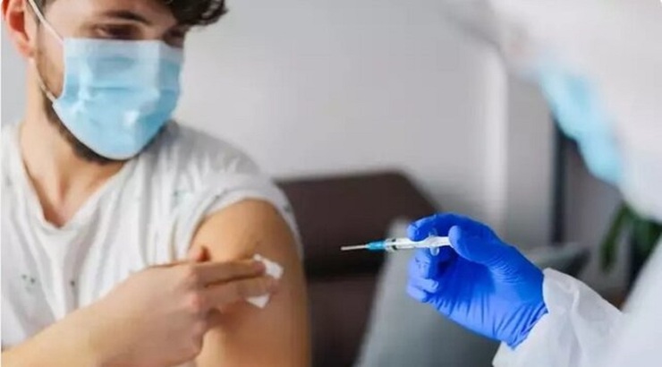تصمیم بحث‌برانگیز یک پزشک در مورد بیماران کرونایی واکسینه نشده
