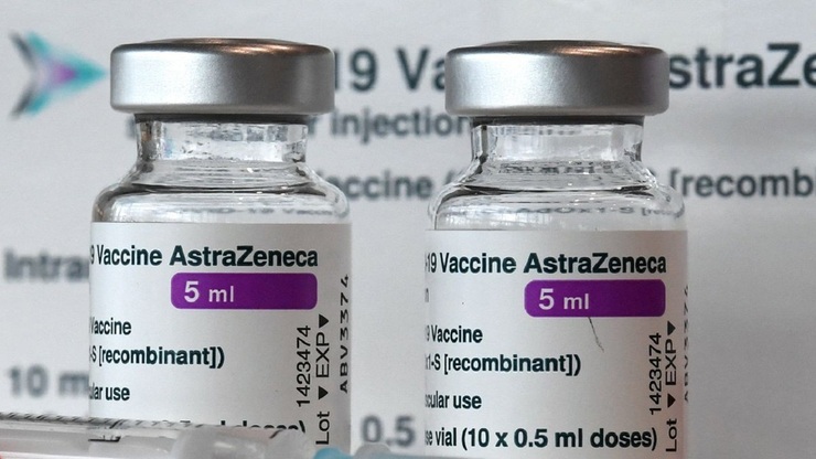 اینفوگرافیک | مقایسه دو واکسن سینوفارم و آسترازنکا؛ تفاوت‌ها چیست؟