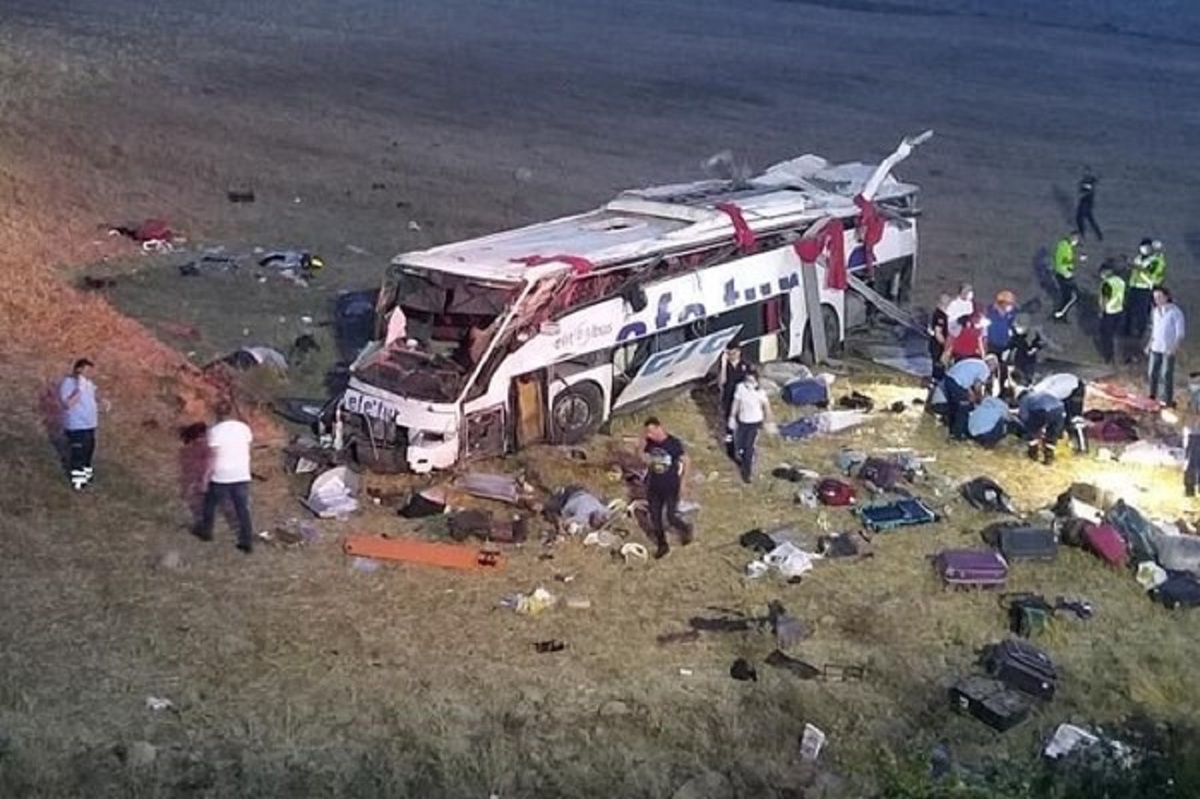 فیلم| تصادف مرگبار اتوبوس با ۲۲ کشته و زخمی در ترکیه