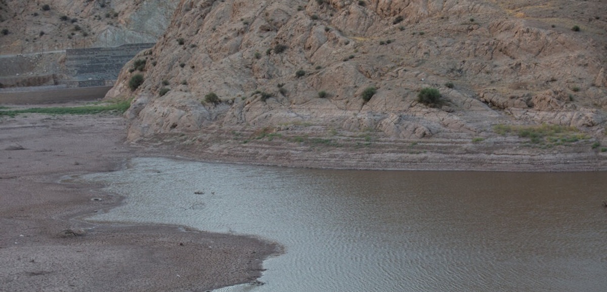 تصاویر| افت شدید آب در سد کبار قم