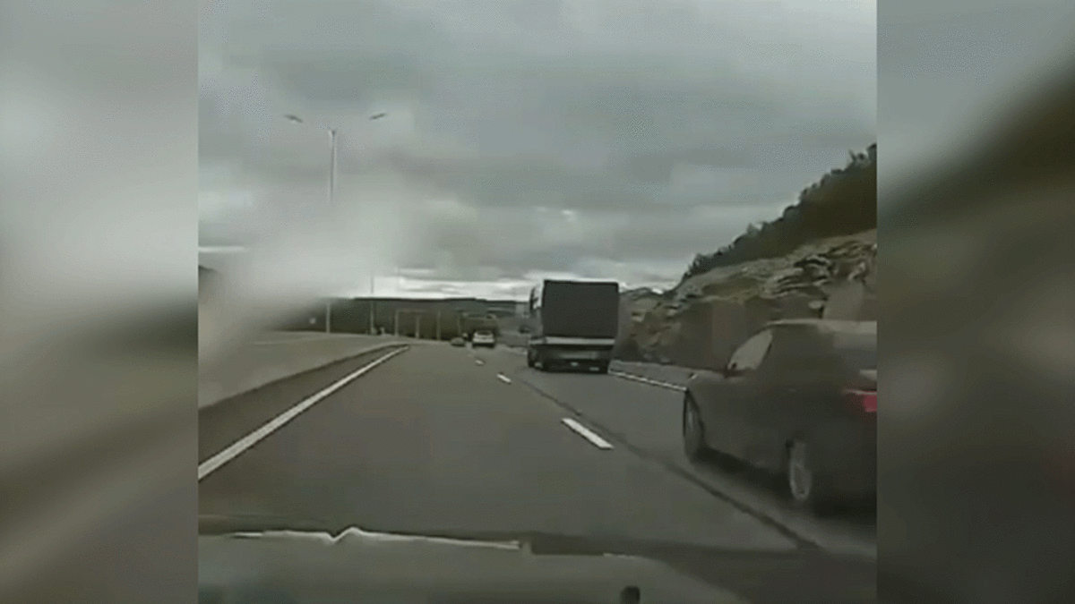 فیلم| لحظه واژگونی خودروی روسی از نگاه دوربین داخل ماشین