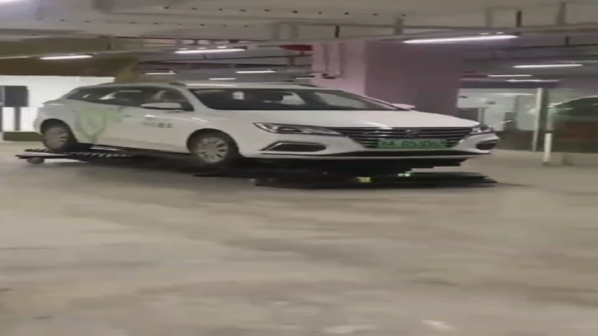 فیلم| پارکینگ هوشمند رباتیک در چین