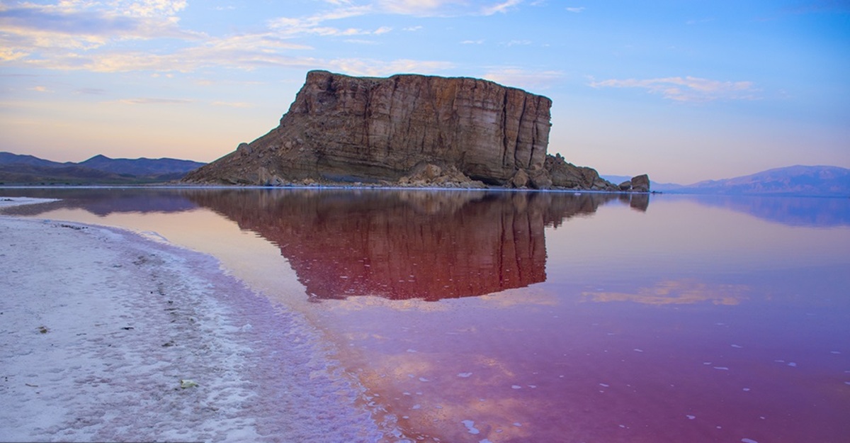 تصاویر| کاظم‌داشی، صخره‌ای جزیره‌وار در دل دریاچه ارومیه