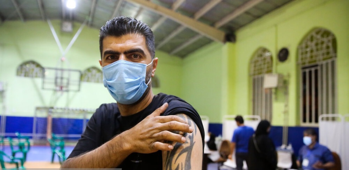 تصاویر| آغاز واکسیناسیون شبانه در مشهد
