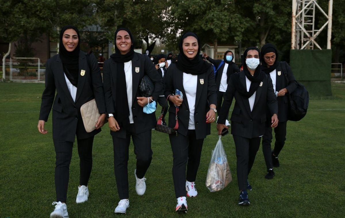 تصاویر| لباس خاص دختران فوتبالیست ایران تاریخی شد