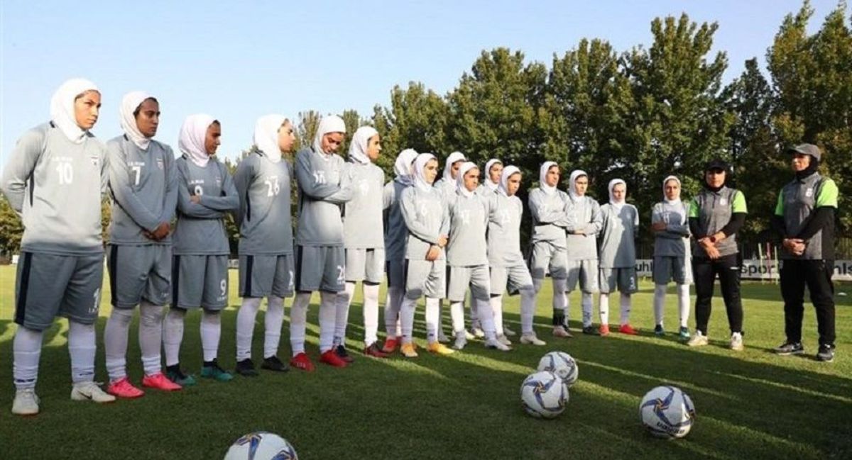فیلم| هم‌خوانی دختران فوتبالیست ایران