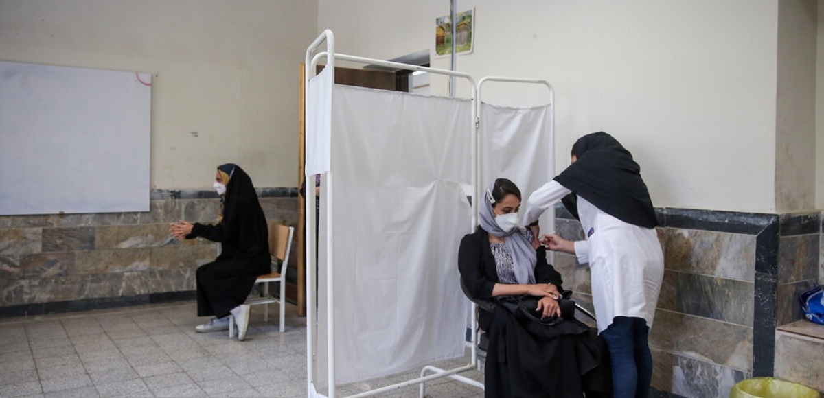 تصاویر| واکسیناسیون افراد بالای ۱۸ سال در مشهد