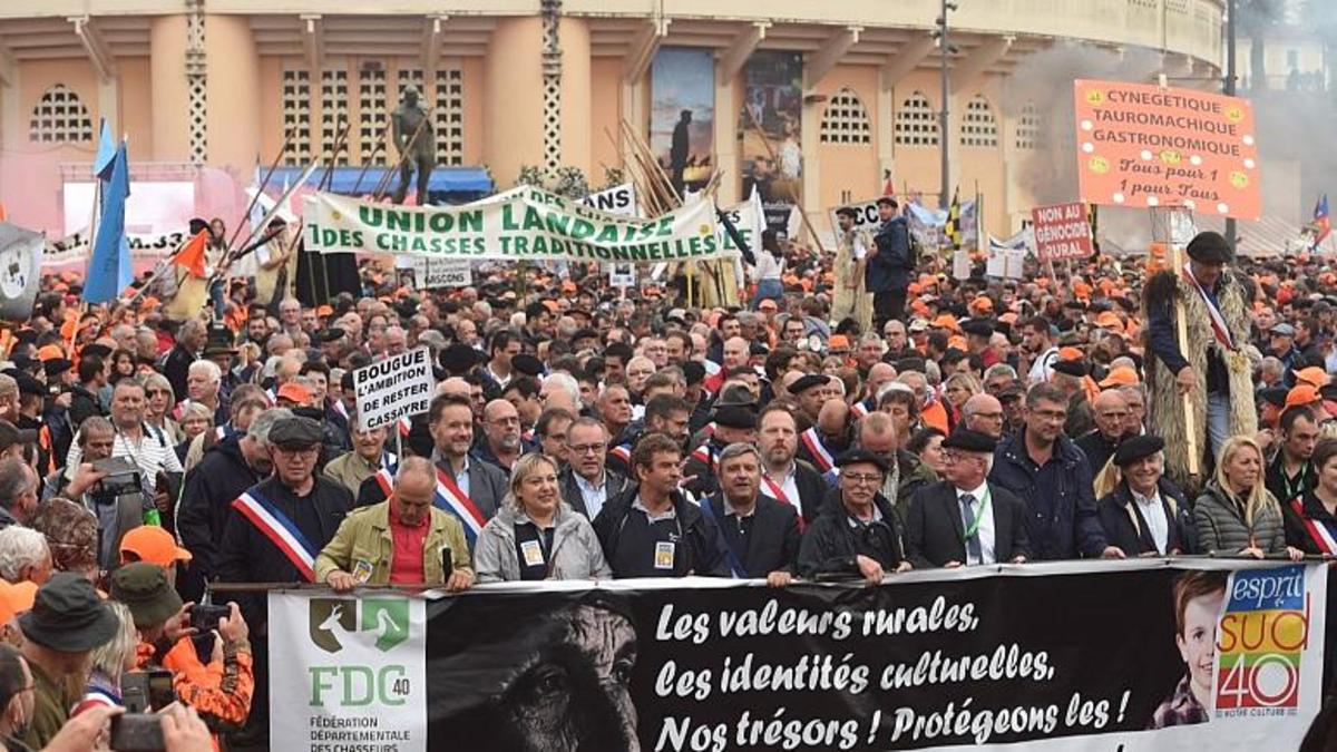 عکس| تظاهرات هزاران شکارچی فرانسوی