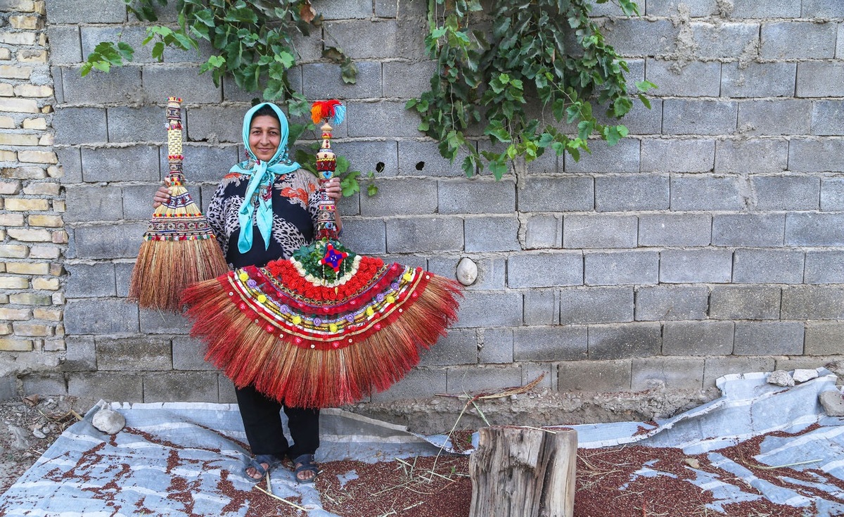 تصاویر| هنر سنتی جاروبافی