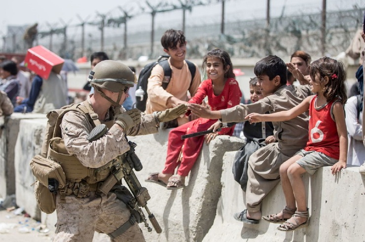 تصاویر| تخلیه کودکان از افغانستان