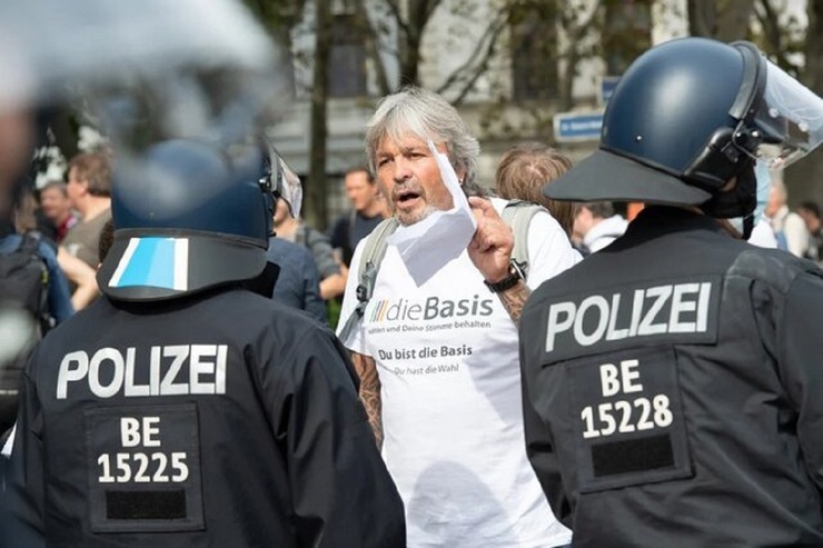 اعتراضات علیه محدودیت‌های کرونایی در آلمان و فرانسه