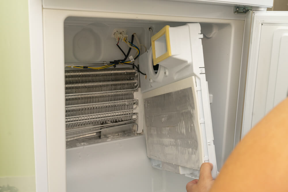 چگونه میتوان تشخیص داد سر و صدای یخچال از کدام قسمت است؟ چگونه میتوان تشخیص داد سر و صدای یخچال از کدام قسمت است؟