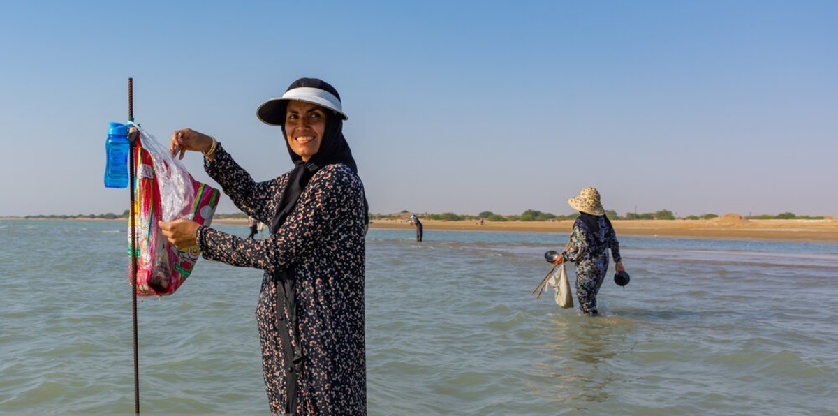 تصاویر| ماهی‌گیری زنان جزیره شمالی