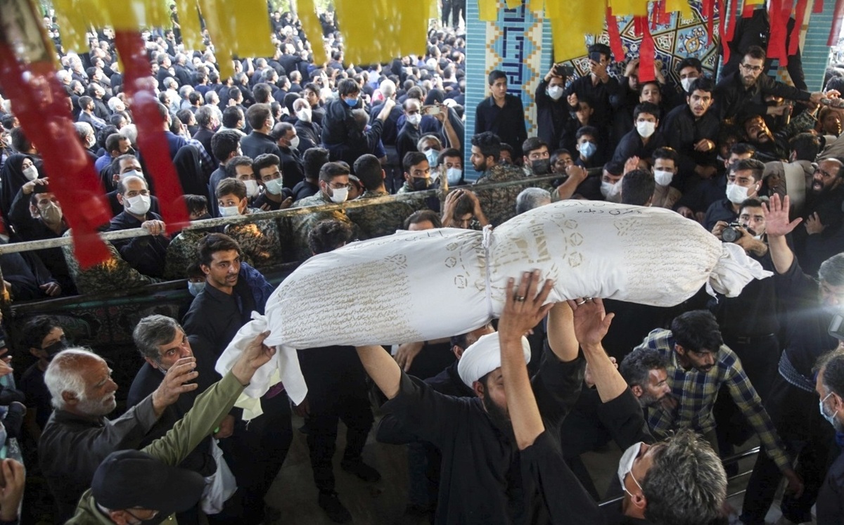 تصاویر| تشییع و خاکسپاری پیکر شهید حسن یاوری در یزد