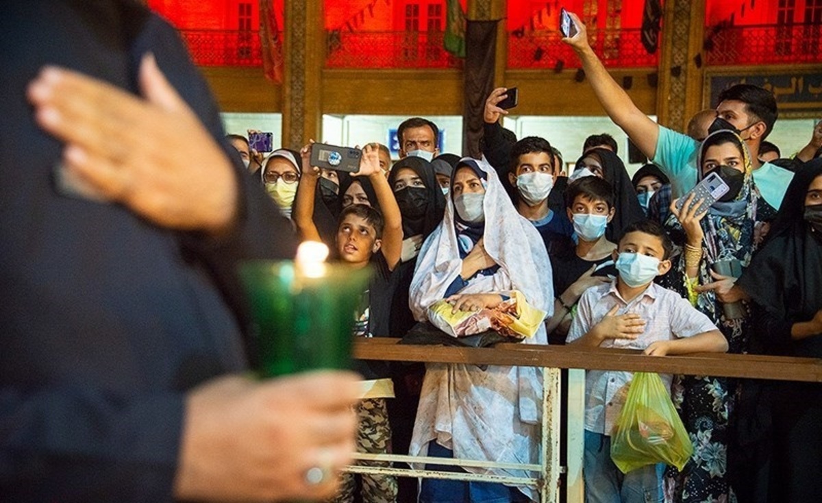 تصاویر| مراسم لاله گردانی شهادت امام رضا در شاهچراغ