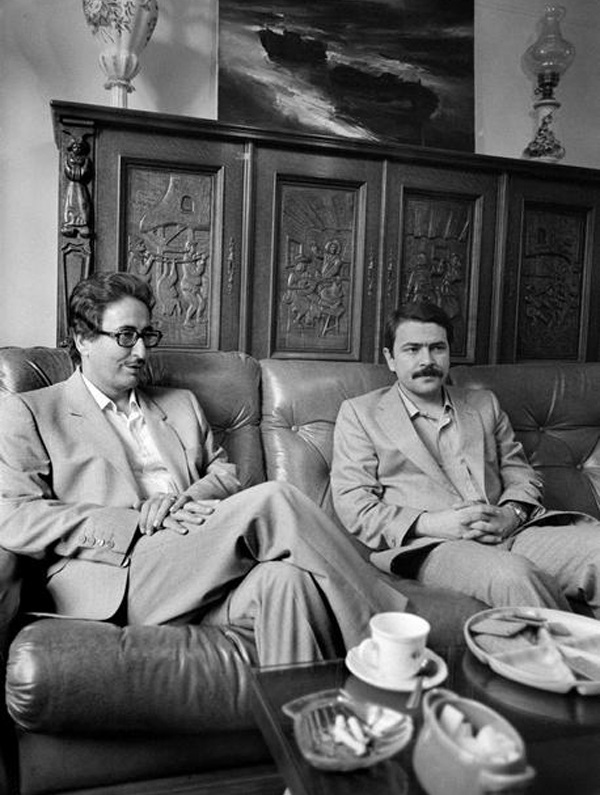 بنیصدر، اولین رئیسجمهور ایران درگذشت بنیصدر، اولین رئیسجمهور ایران درگذشت