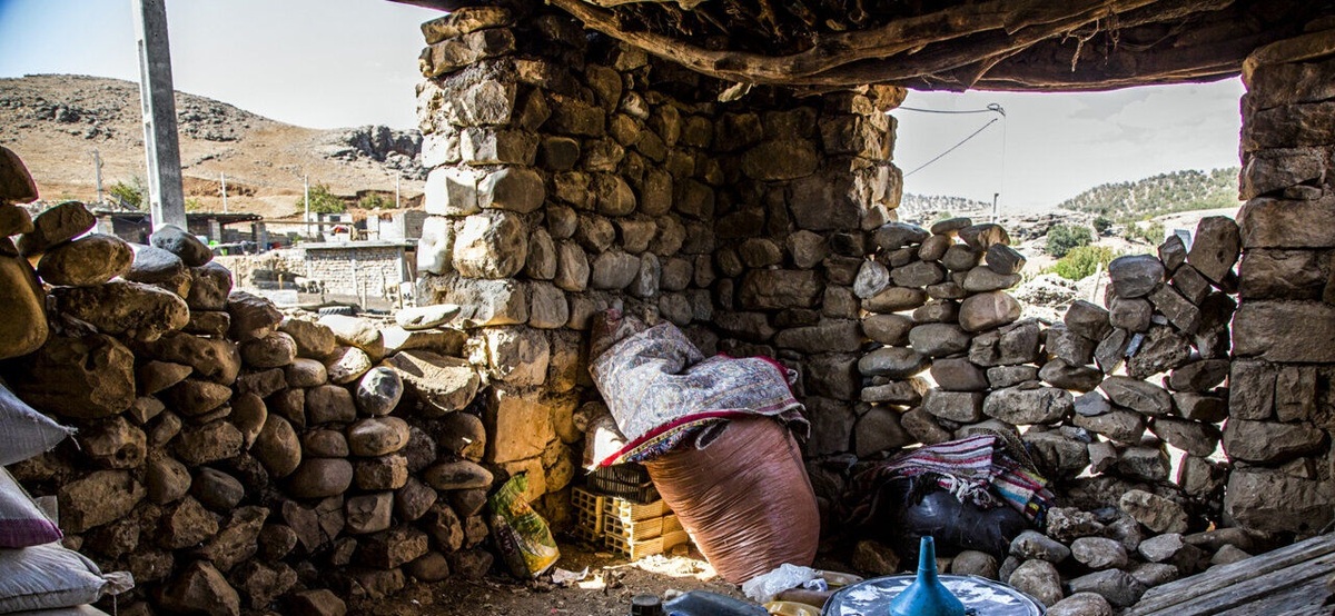 خسارت به خانه‌های روستایی در زلزله قلعه‌خواجه