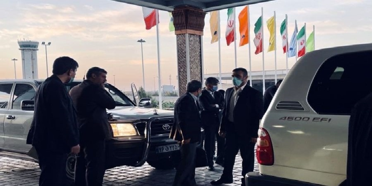 عکس| احمدی‌نژاد و همسرش در دبی