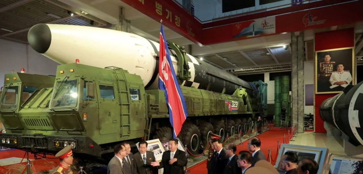 تصاویر| نمایشگاه تجهیزات دفاعی کره شمالی