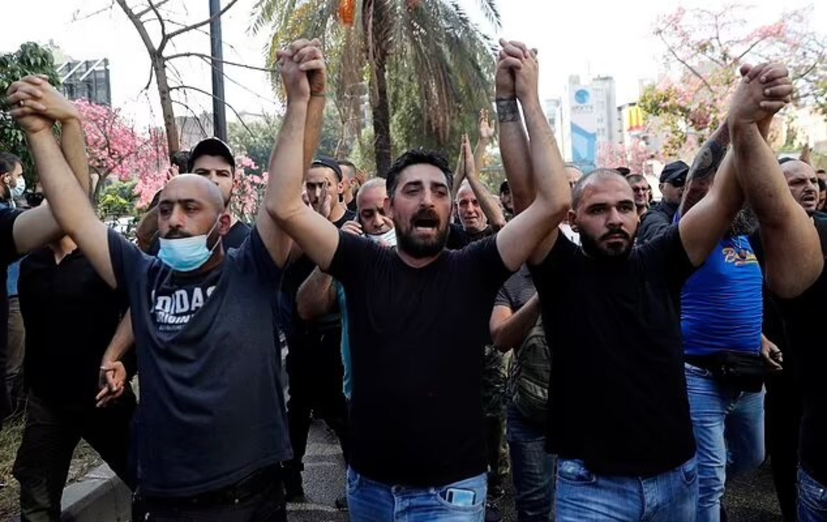 لبنان متشنج شد / امل و حزب‌الله حامیان را به آرامش فراخواندند