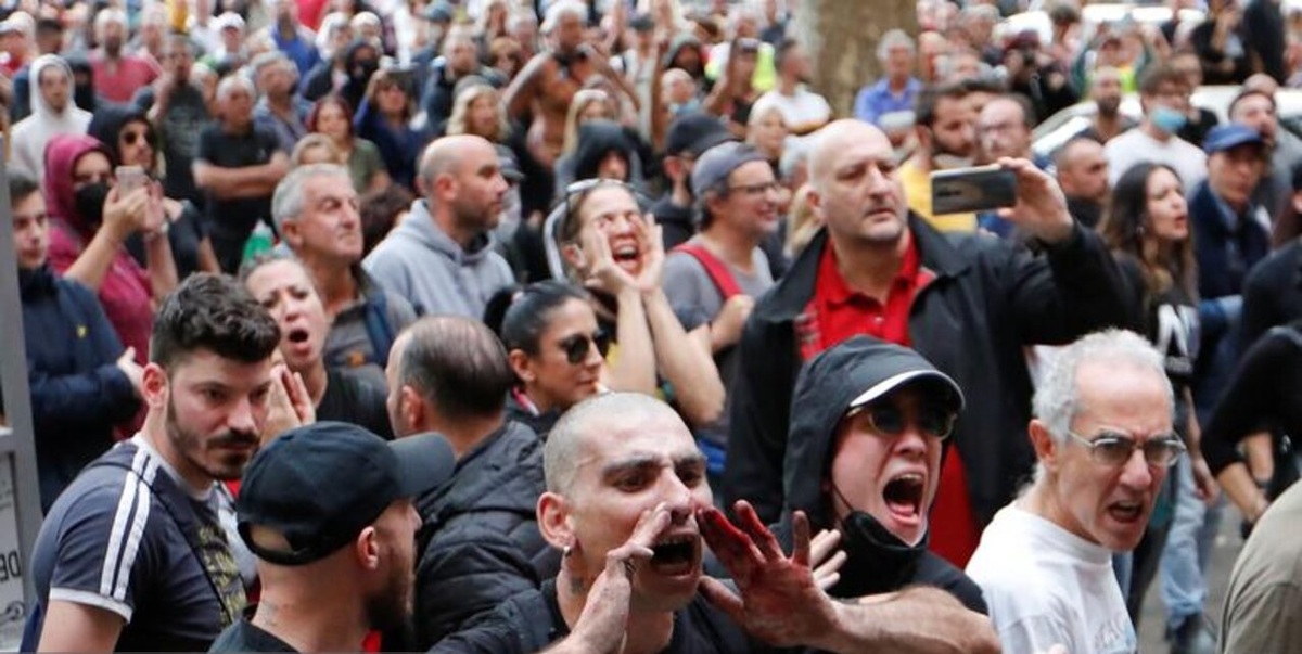 تصاویر| اعتراضات علیه سیاست‌های کرونایی دولت در ایتالیا