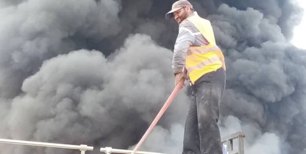تصاویر| آتش‌سوزی مهیب استخر قیر در جاده سرچم اردبیل
