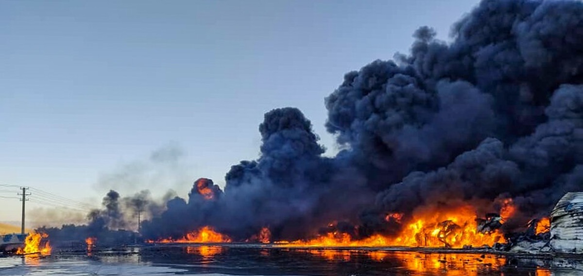 تصاویر| آتش‌سوزی گسترده در کارخانه طبیعت