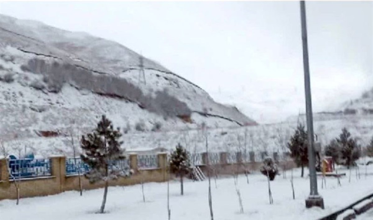 بارش نخستین برف پاییزی در مازندران