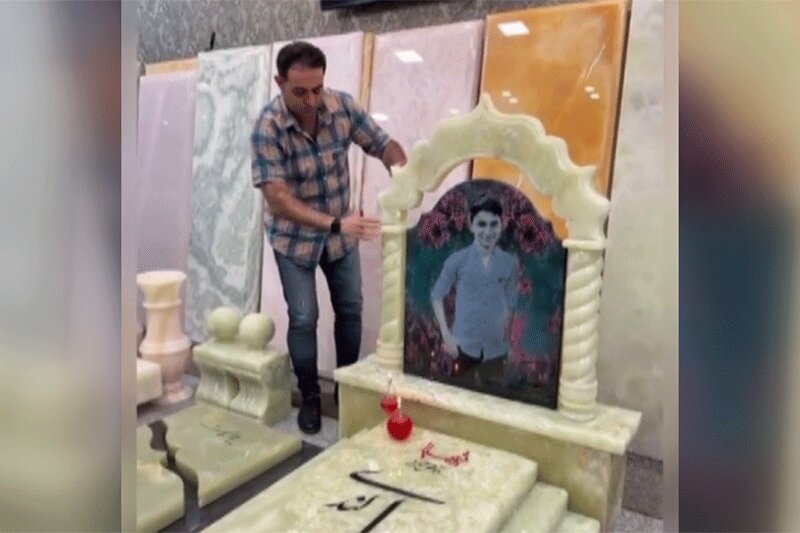 فیلم| آمادهسازی سنگ مزار علی لندی