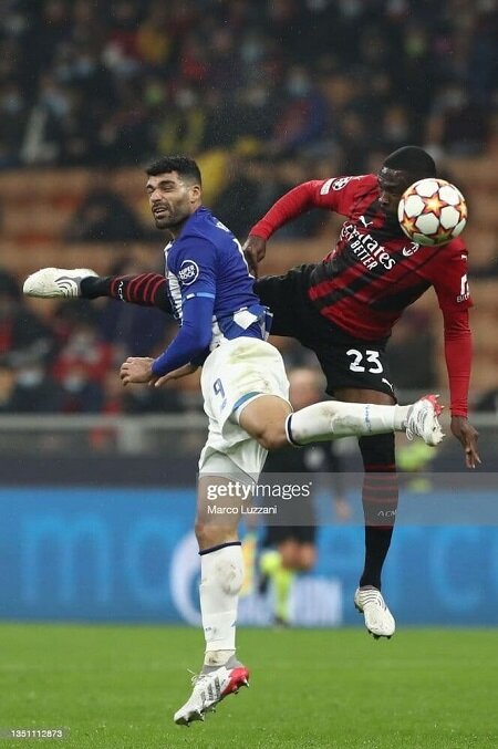 عکس| چهره جالب طارمی در برخورد با ستاره میلان عکس| چهره جالب طارمی در برخورد با ستاره میلان