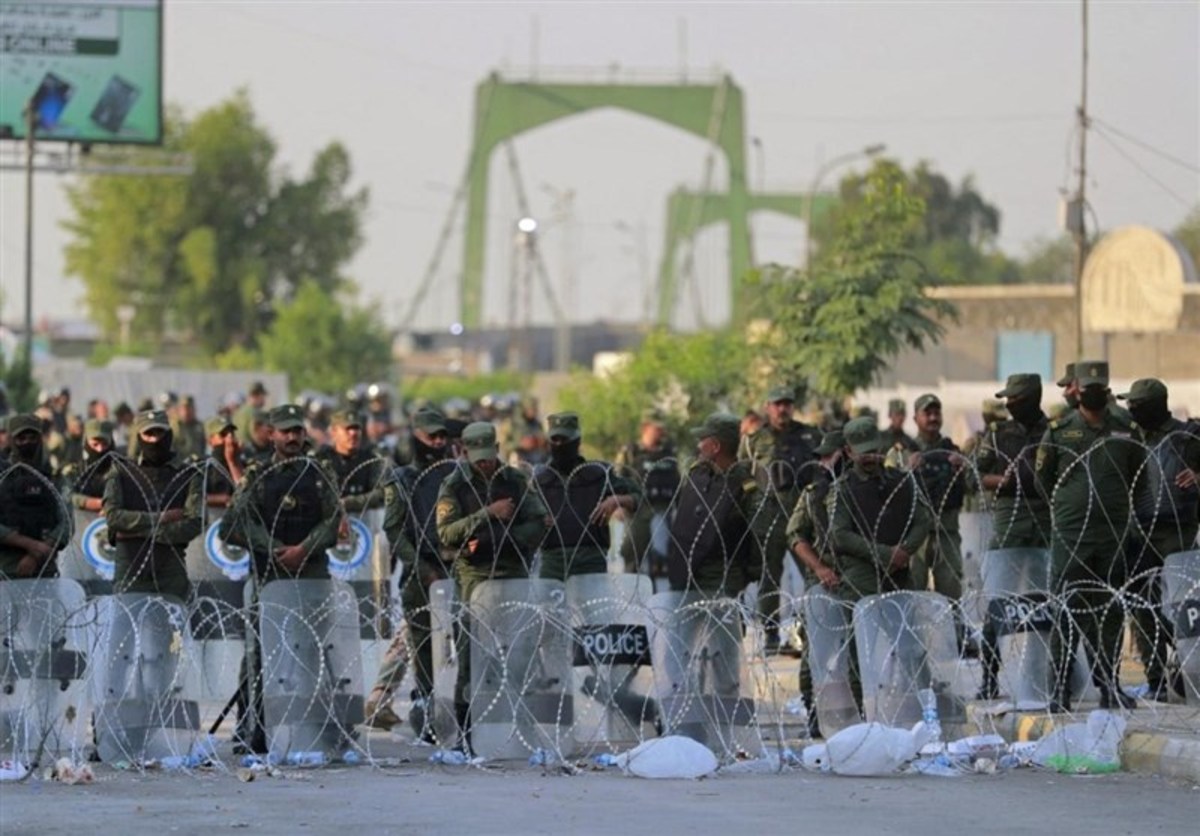 درگیری شدید نیرو‌های امنیتی با معترضان در بغداد/ ۳ نفرجان باختند