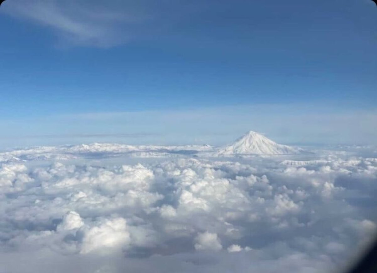 فیلم| نمایی فوق العاده از محاصره قله دماوند توسط ابر‌ها