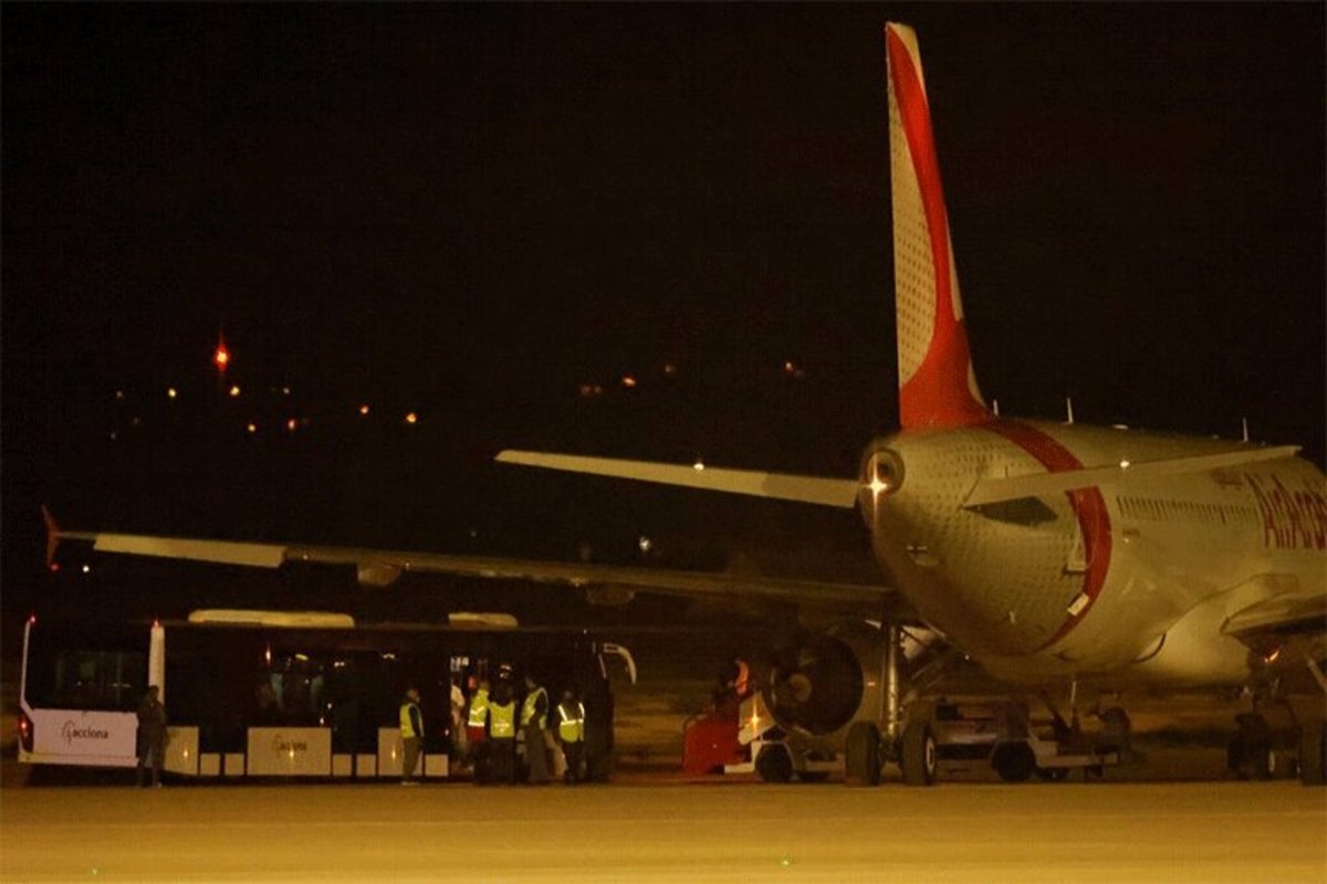 فیلم| فرار مسافران حین فرود اضطراری هواپیما در اسپانیا