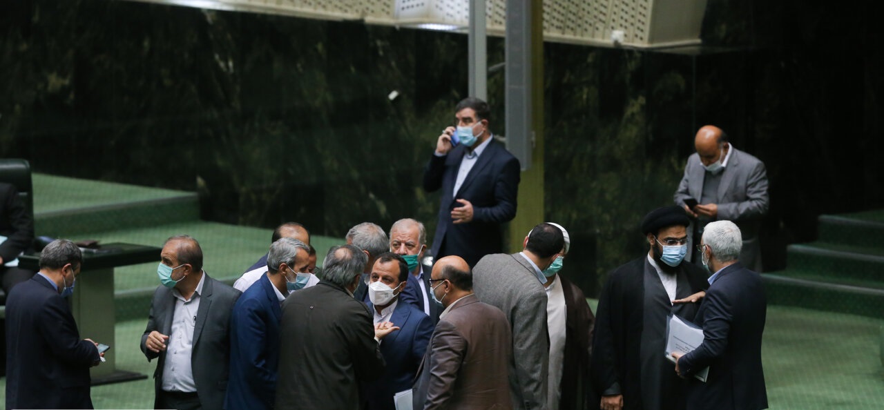 جنجال بر سر بورس در مجلس؛ سرمایه مردم دود شد| اقتصاد مملکت عشقی اداره میشود! جنجال بر سر بورس در مجلس؛ سرمایه مردم دود شد| اقتصاد مملکت عشقی اداره میشود!