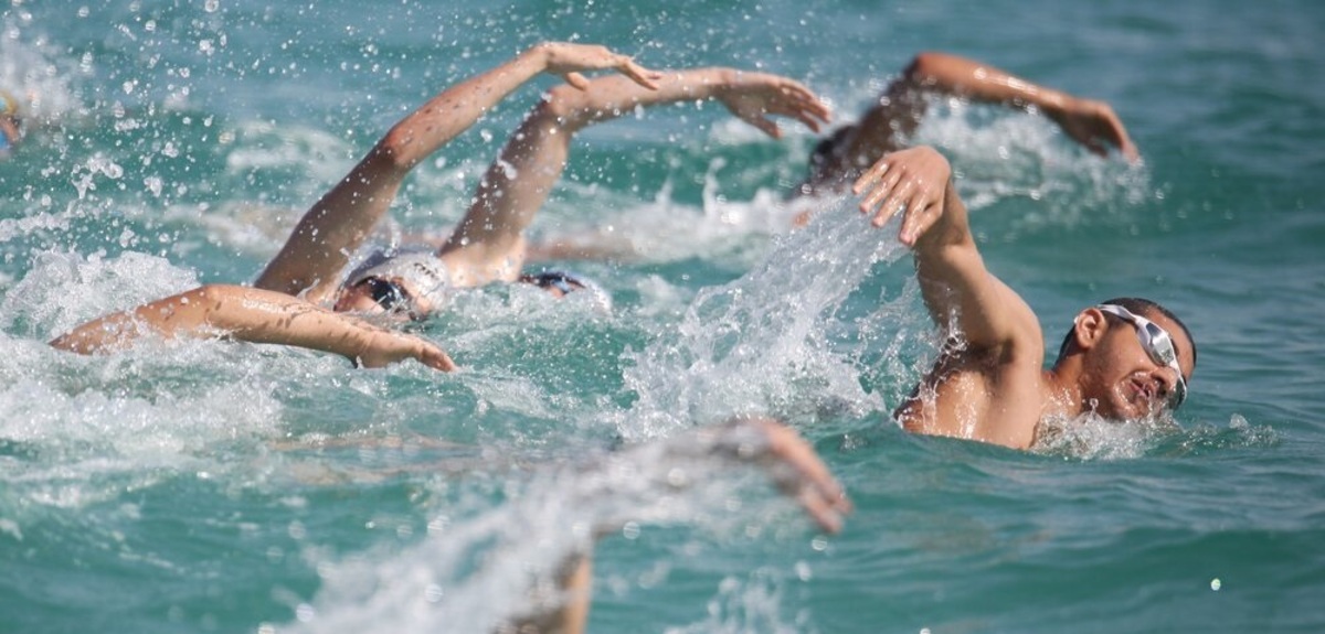 تصاویر| مسابقه شنای آب‌های آزاد در کیش