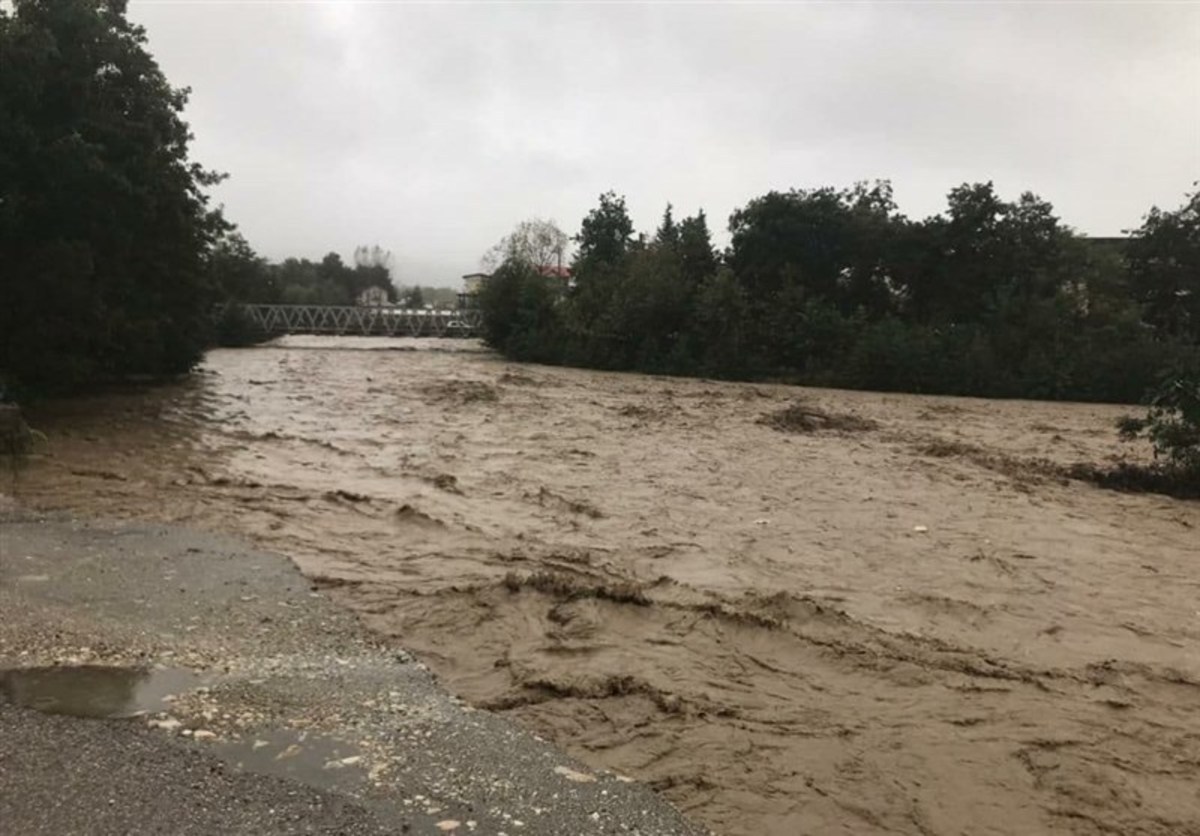 بارش بی‌سابقه باران سیلابی در مازندران/ رودخانه‌ها طغیان کردند
