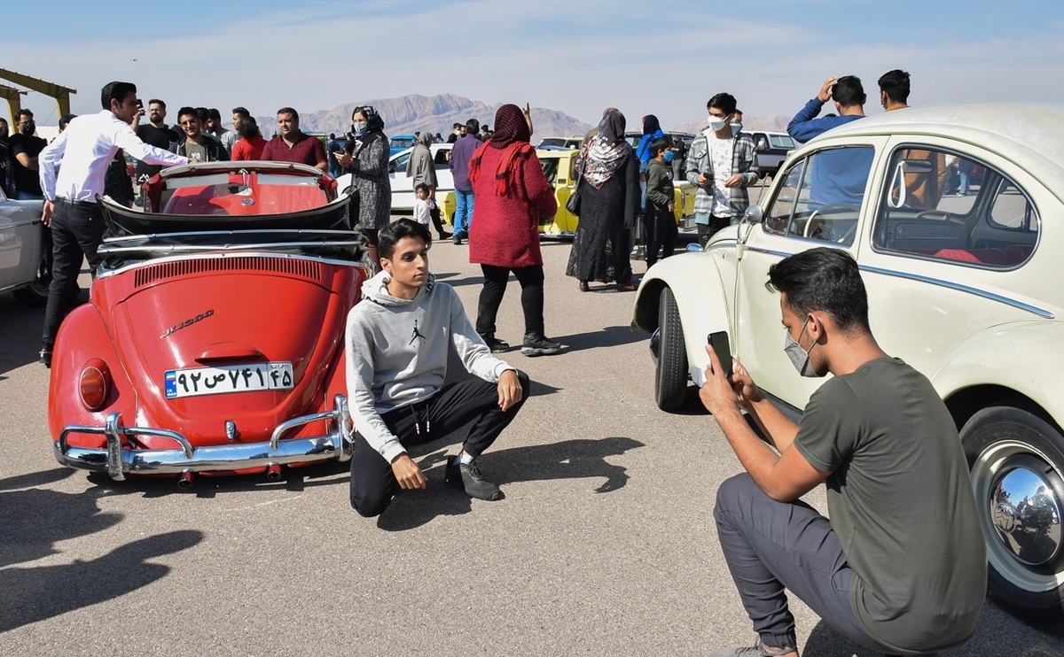 تصاویر| همایش خودرو‌های کلاسیک در کرمان