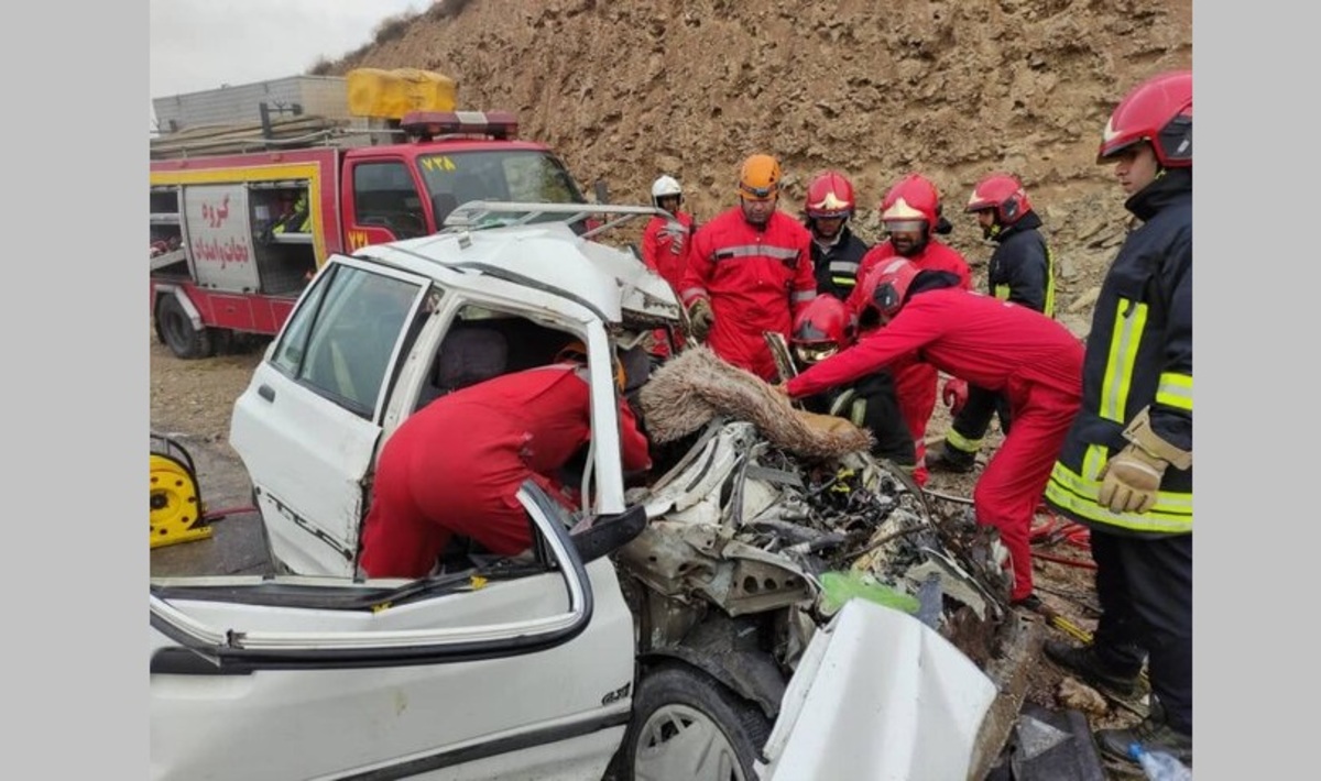 تصادف شدید پراید و کامیون در مشهد/ ۴ کشته و زخمی