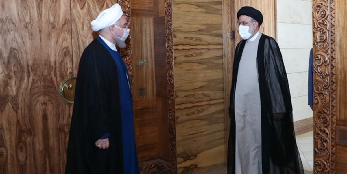 تمجید کیهان از رئیسی و حمله به روحانی